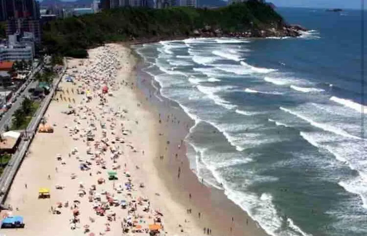 Recanto Verde-Apto na Praia do Tombo Guarujá-1